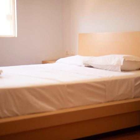 شقة Apartament Egzoni City Center بيرات المظهر الخارجي الصورة