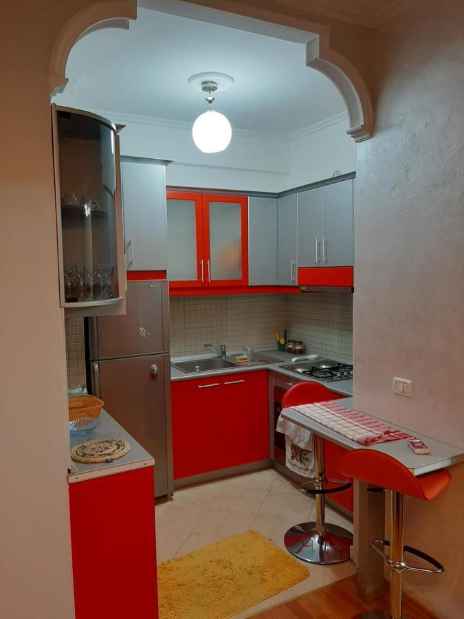 شقة Apartament Egzoni City Center بيرات المظهر الخارجي الصورة