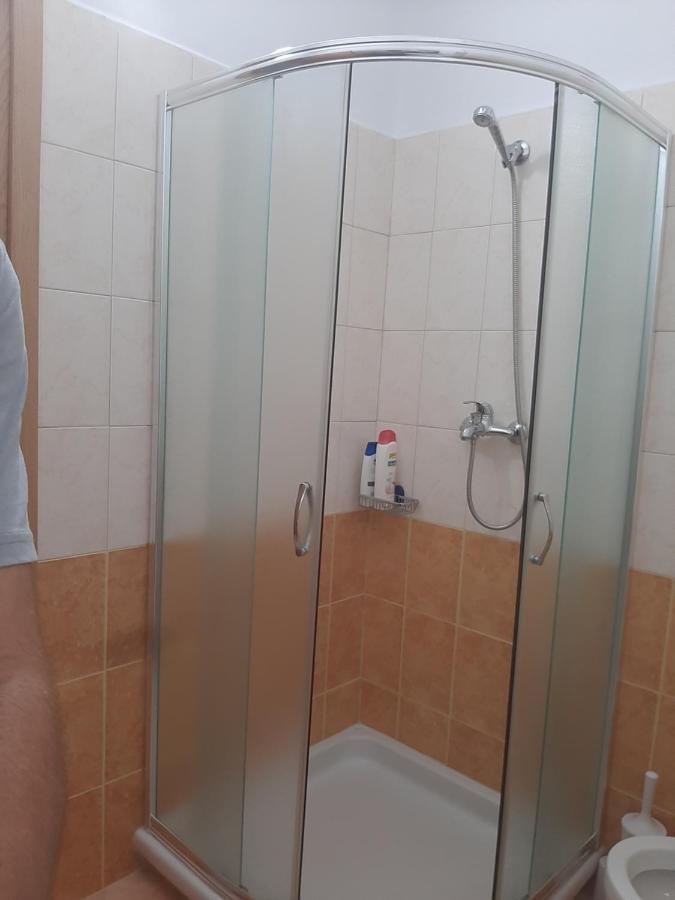 شقة Apartament Egzoni City Center بيرات المظهر الخارجي الصورة