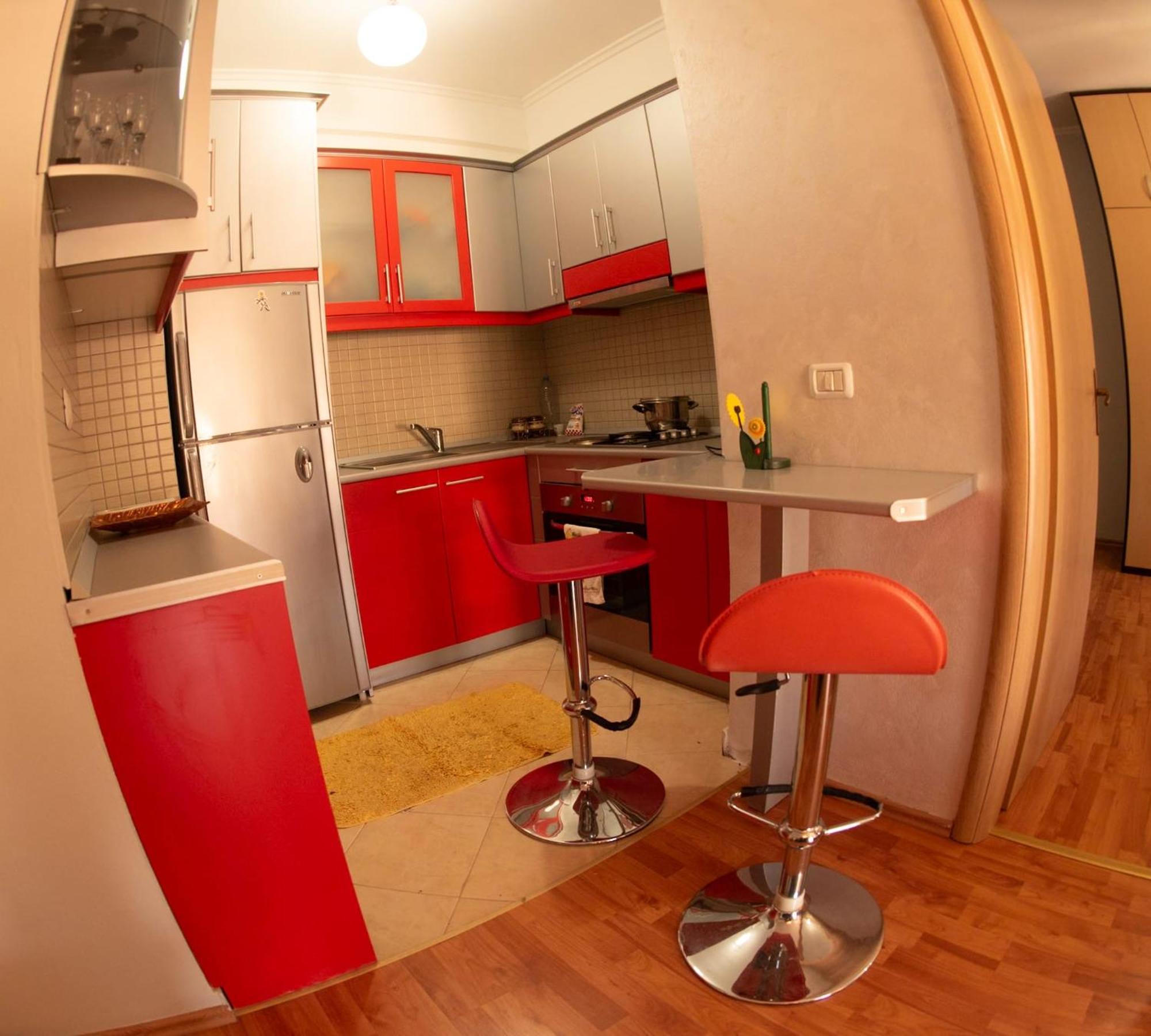 شقة Apartament Egzoni City Center بيرات المظهر الخارجي الصورة
